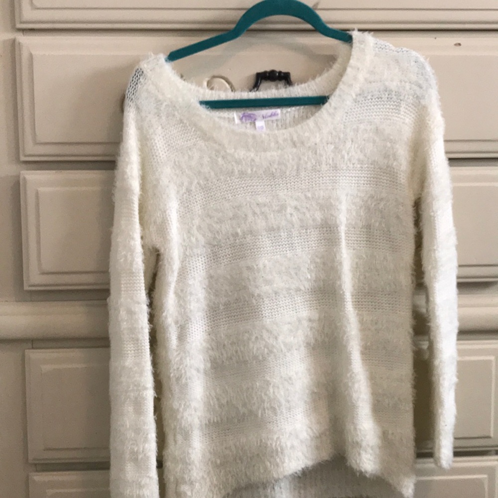 Vioblu white sweater